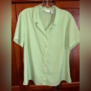 Jaclyn Smith Light Green Button Down Shirt
